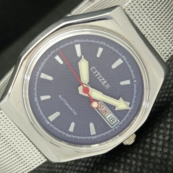 Vintage 1997 Citizen Automatic Mens Silver Watch W/daydate & Blue accents - Picture 1 of 8